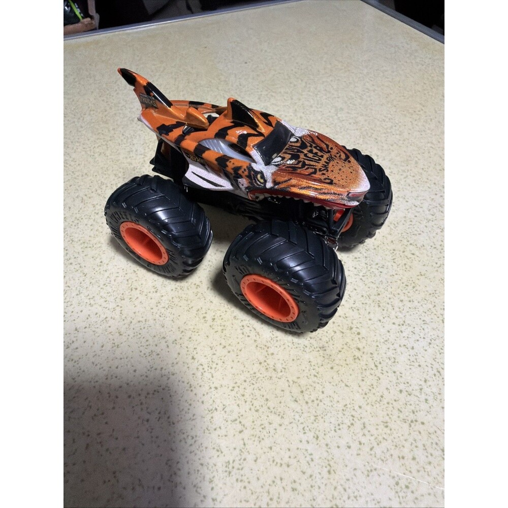 Hot Wheels Tiger Shark Monster Truck 1:64,